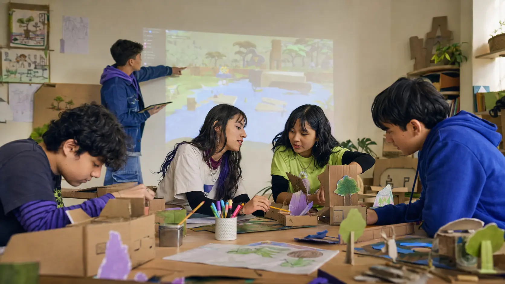 Jóvenes creando juntos una experiencia física inspirada en mundos digitales